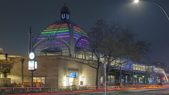 Berlino, la metro Nollendorfplatz di Schöneberg diventa "Quartiere arcobaleno" - Berlino Nollendorfplatz - Gay.it