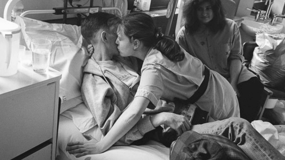 Le lesbiche che si presero cura degli uomini gay malati di AIDS: le testimonianze dimenticate degli anni più bui dell’epidemia