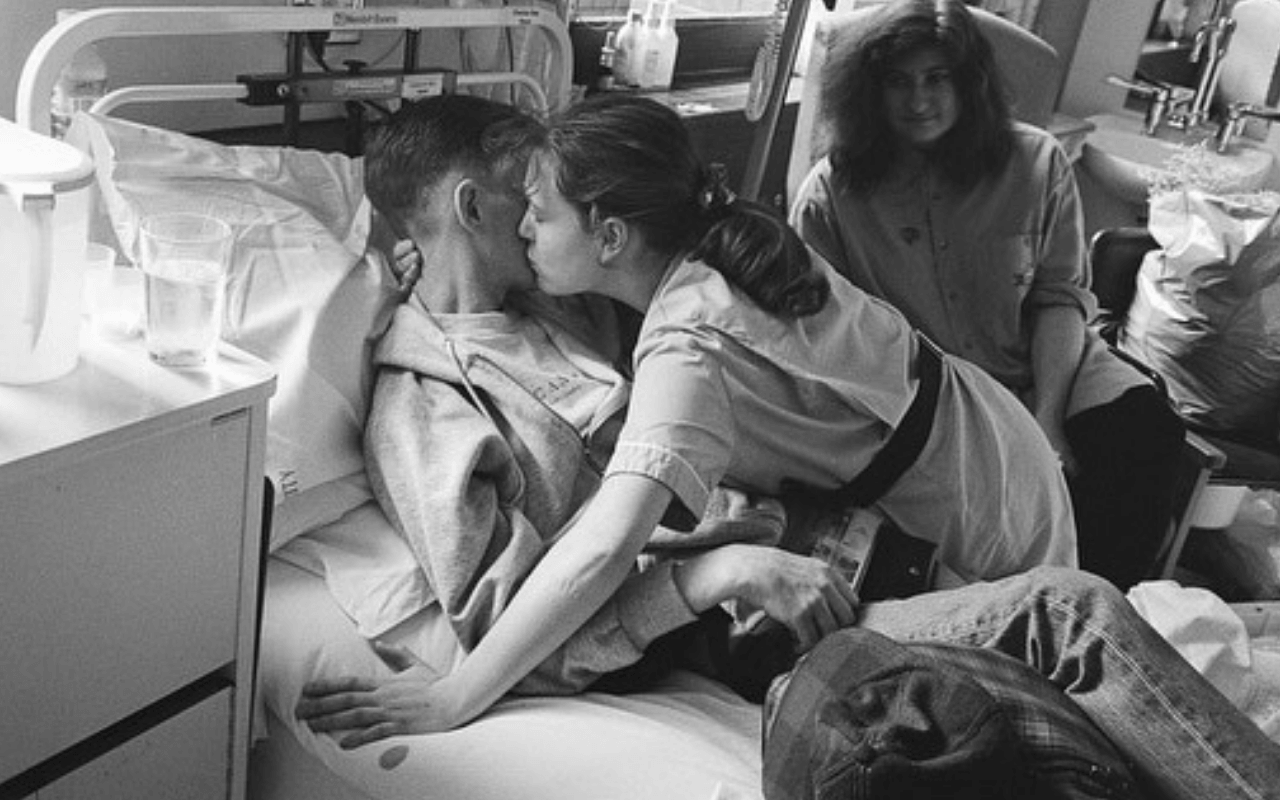 Le lesbiche che si presero cura degli uomini gay malati di AIDS: le testimonianze dimenticate degli anni più bui dell’epidemia