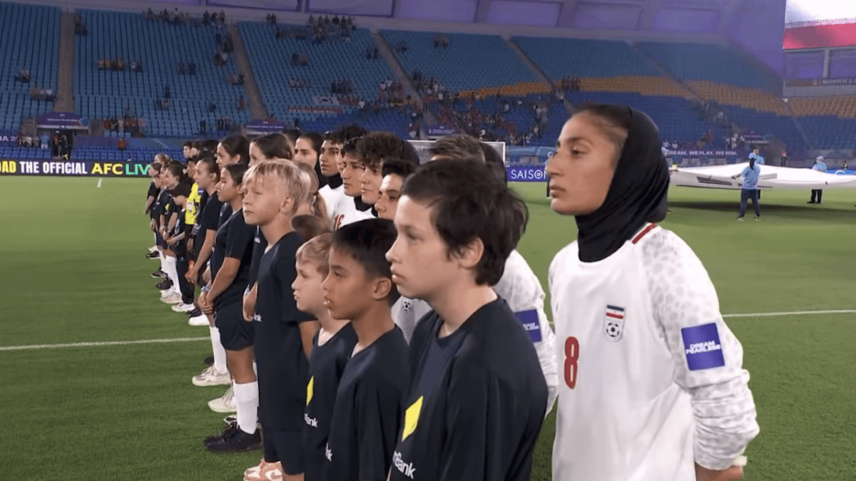 Calciatrici iraniane non cantano l’inno, minacciate di morte l’Australia concede loro asilo politico (VIDEO)