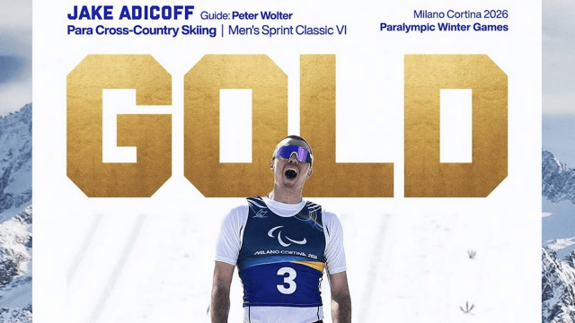 Paralimpiadi Milano Cortina 2026, lo sciatore gay Jake Adicoff vince la medaglia d'oro e fa la storia dei Giochi - Jake Adicoff - Gay.it