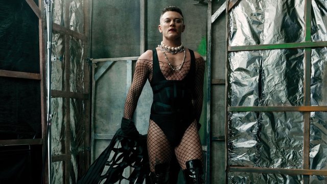Luke Evans è Frank-N-Furter nel revival di The Rocky Horror Show, le prime immagini ufficiali - Luke Evans e Frank N Furter nel revival di The Rocky Horror Show la prima immagine ufficiale - Gay.it
