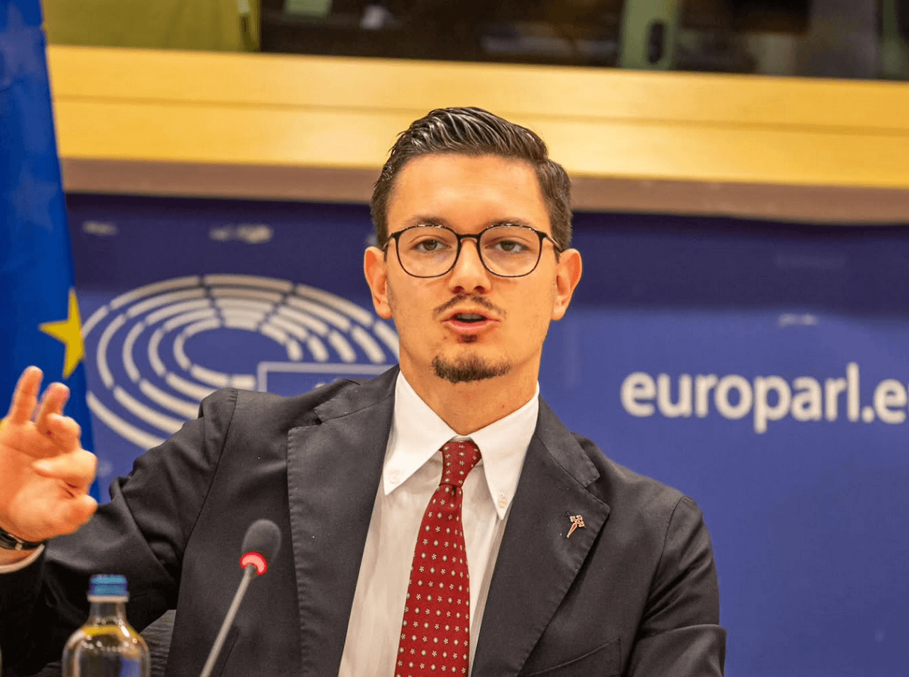 Pratiche di conversione, il dibattito al parlamento UE dopo il milione di firme per vietarle. Fratelli d'Italia attacca: "Imposizione di una ideologia" - Paolo Inselvini - Gay.it