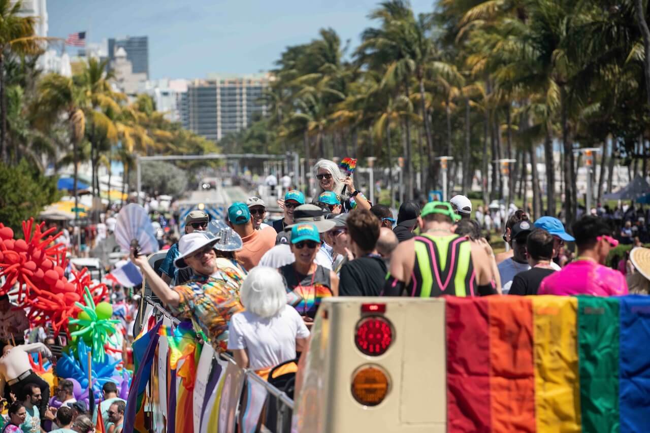 Il Miami Beach Pride 2026 resiste a Ron DeSantis: celebrazione di comunità, cultura e inarrestabile visibilità - Parade Closer 2025 Miami Beach Pride - Gay.it
