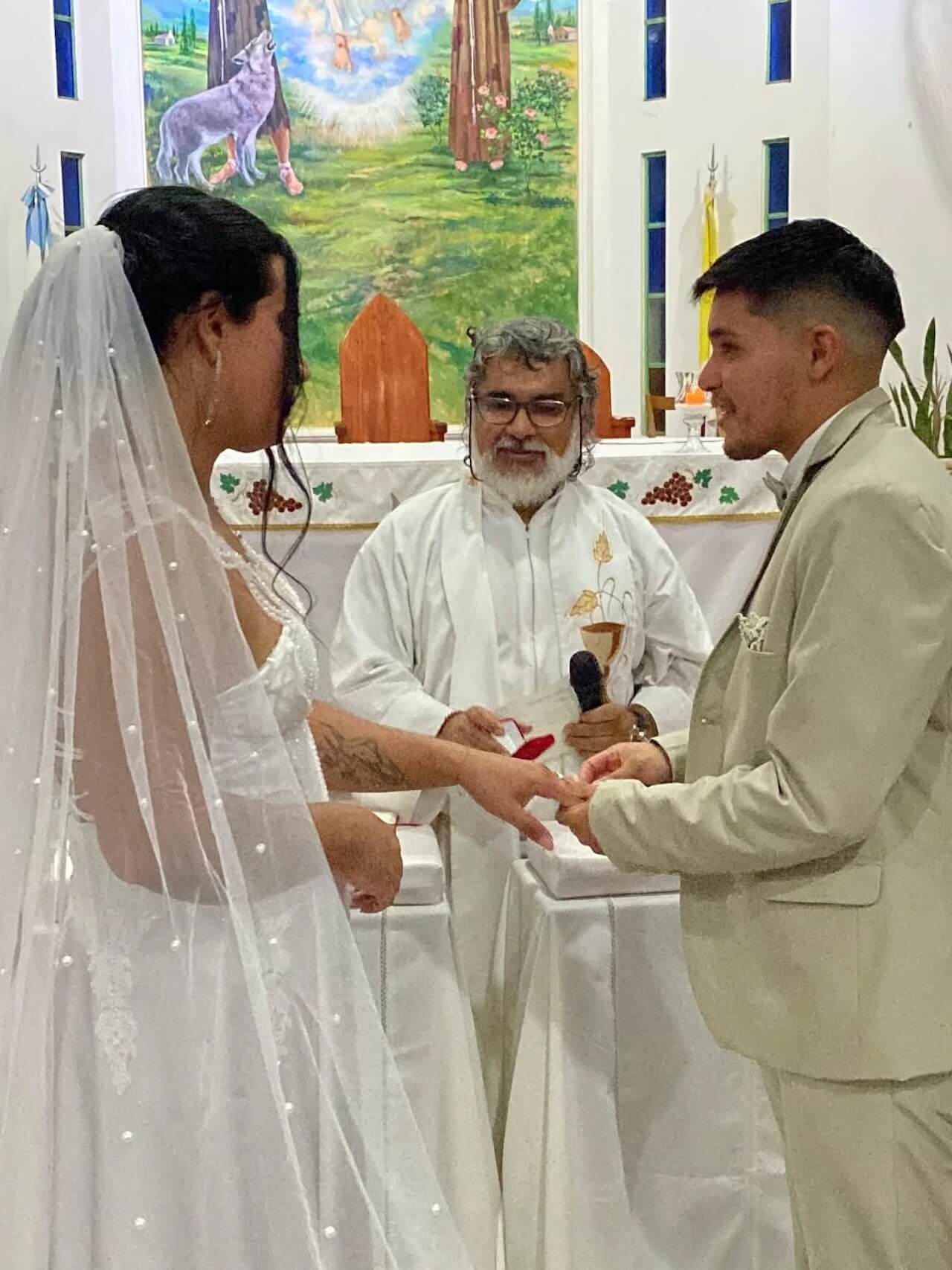Argentina: Coppia trans si sposa in chiesa, poi l'Arcivescovo dichiara nullo il matrimonio - Solange Ayala donna trans e Isaias Diaz Nunez uomo trans 2 - Gay.it