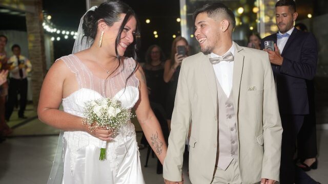 Argentina: Coppia trans si sposa in chiesa, poi l'Arcivescovo dichiara nullo il matrimonio - Solange Ayala donna trans e Isaias Diaz Nunez uomo trans - Gay.it