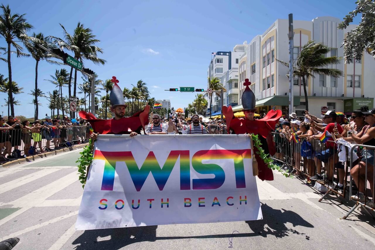 Il Miami Beach Pride 2026 resiste a Ron DeSantis: celebrazione di comunità, cultura e inarrestabile visibilità - Twist Parade 2025 Miami Beach Pride - Gay.it