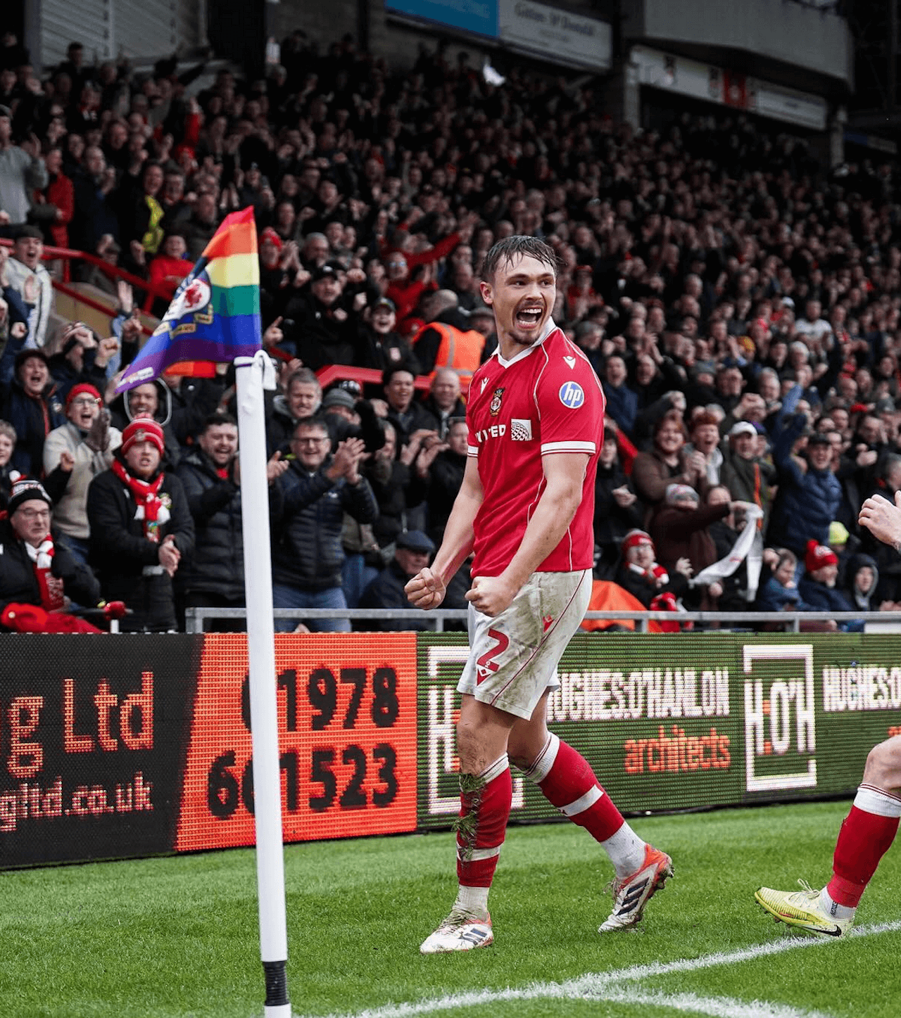 Il Wrexham avvisa i tifosi: squalifiche, denunce e arresti se ci saranno cori omofobi contro il Chelsea - Wrexham e lomofobia - Gay.it