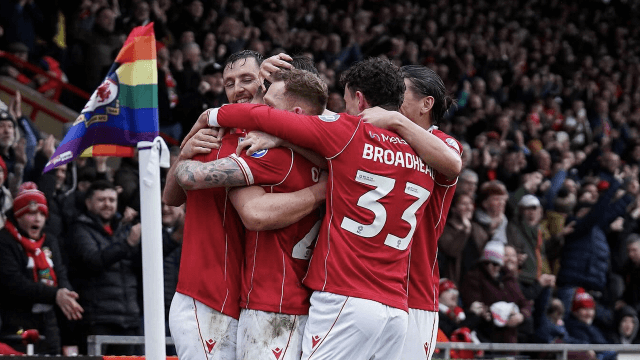 Il Wrexham avvisa i tifosi: squalifiche, denunce e arresti se ci saranno cori omofobi contro il Chelsea - Wrexham vs. Omofobia - Gay.it
