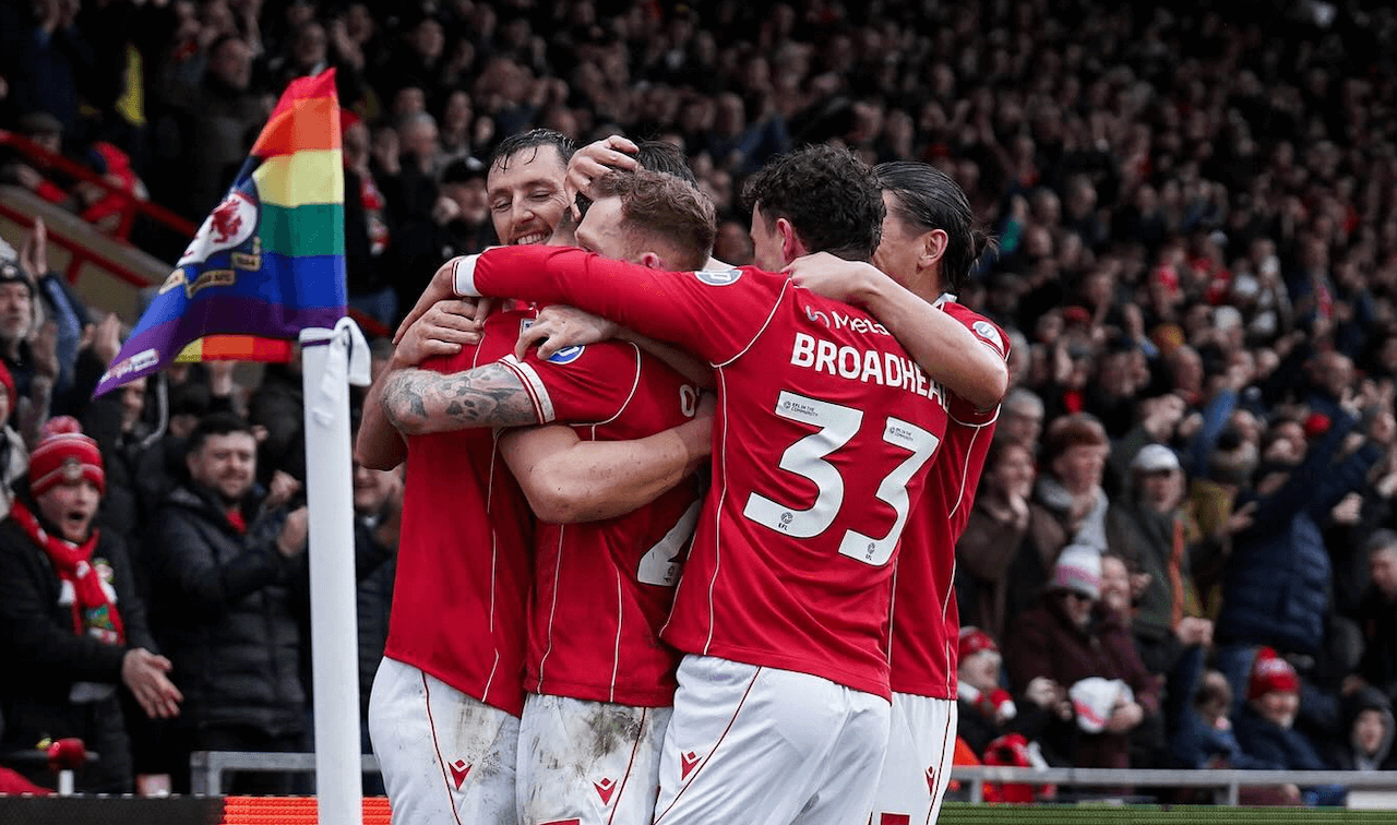 Il Wrexham avvisa i tifosi: squalifiche, denunce e arresti se ci saranno cori omofobi contro il Chelsea