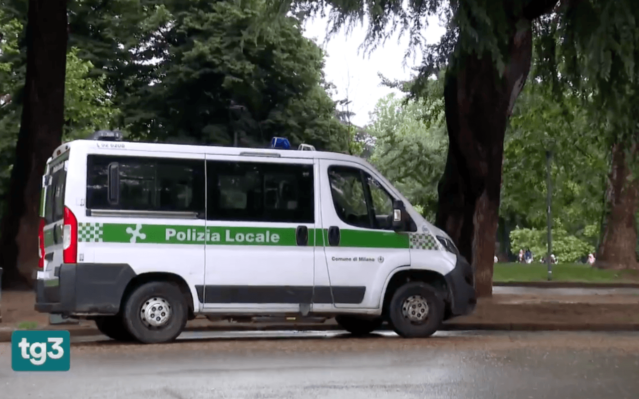 Milano, Bruna picchiata con calci e manganellate da poliziotti: confermata la condanna a 10 mesi per un agente - agenti milano - Gay.it