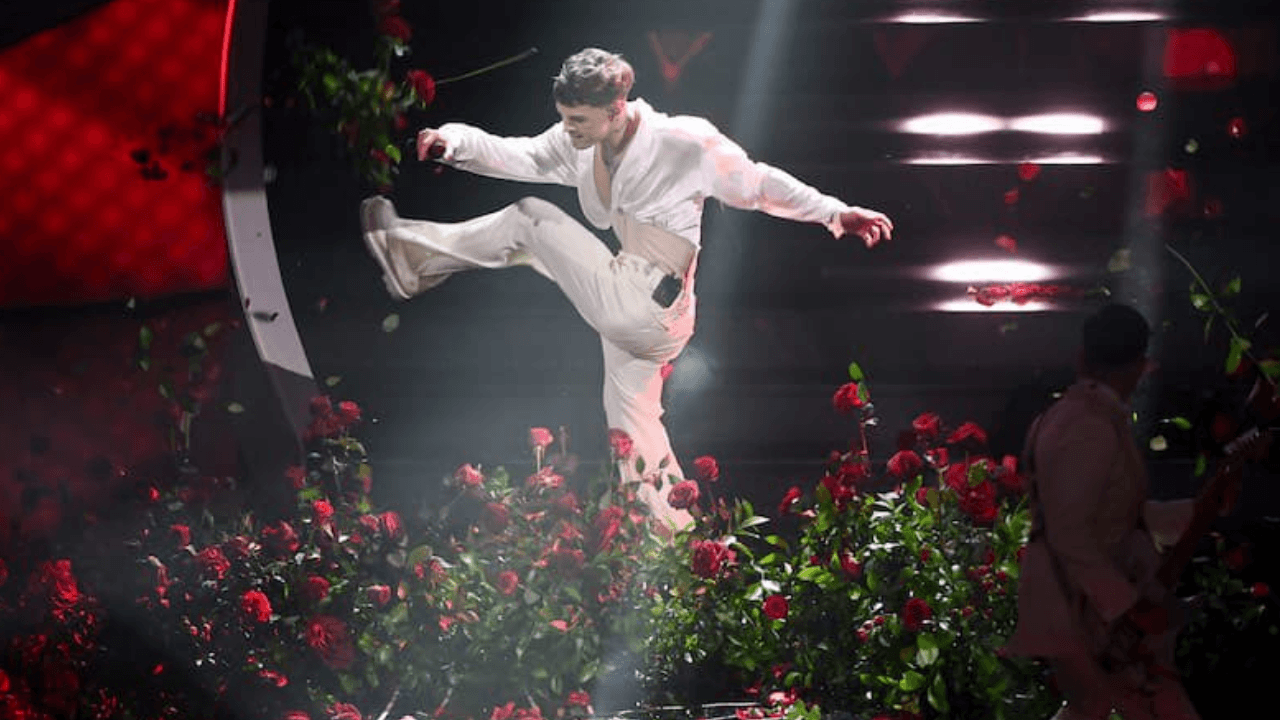 L’accusa a Blanco e le rose distrutte a Sanremo 2023: Pippo Balistreri rivela cosa accadde davvero dietro le quinte