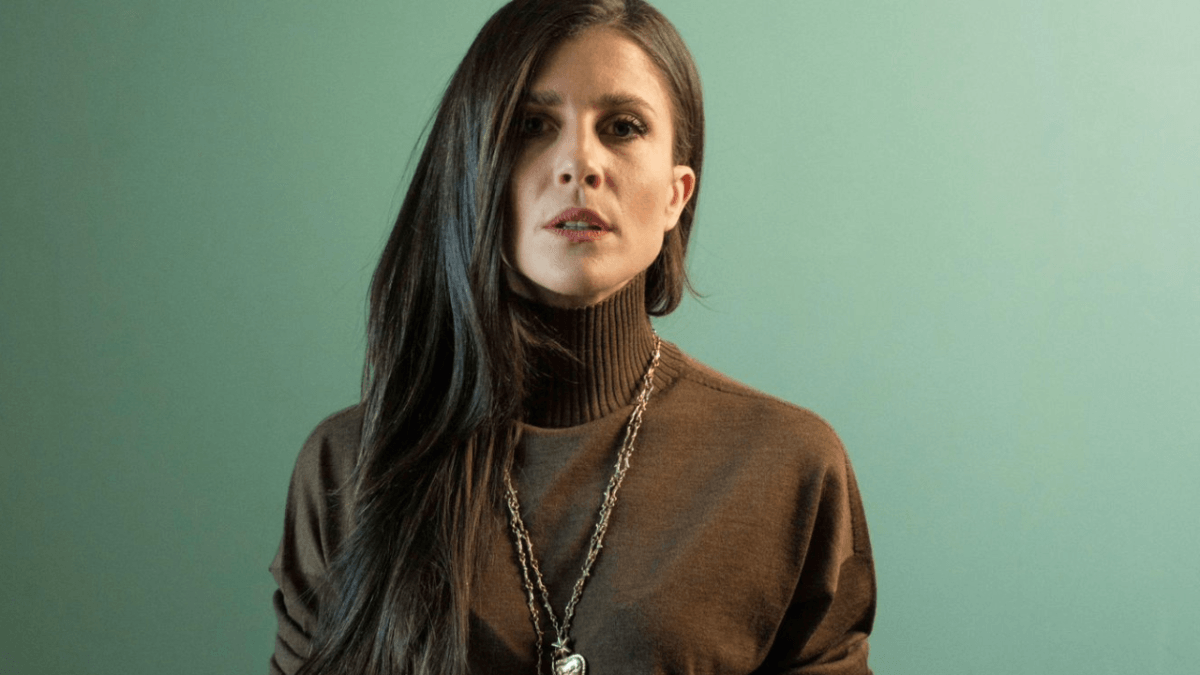 Francesca Valtorta a Gay.it: “Il bacio tra Margaret e Iman non era previsto. E la TV italiana fa ancora finta di essere inclusiva” – intervista