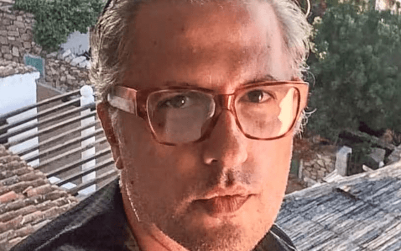 Morte Luca Canfora, svolta nel giallo di Capri: indagato un collega della troupe di Sorrentino. I dubbi e l’appello di Arcigay Napoli