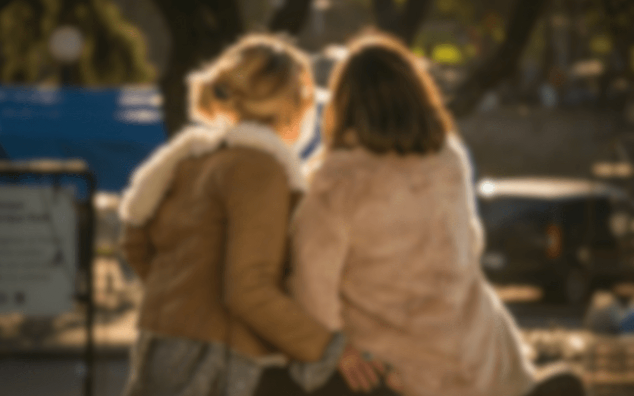 Bolzano, due ragazze aggredite con schiaffi e insulti omofobi: “Nel 2026 è qualcosa di assurdo” - ragazze - Gay.it