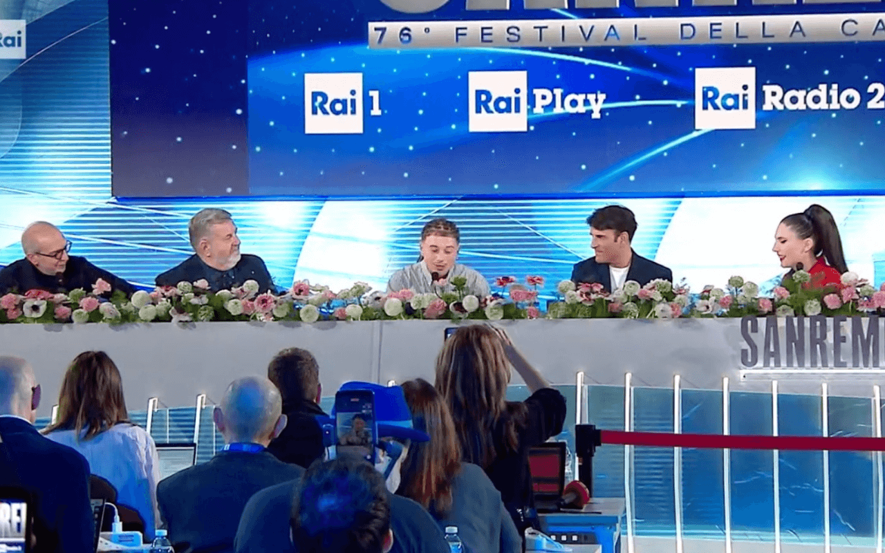 Sal Da Vinci conferma la partecipazione all'Eurovision Song Contest 2026: “Per sempre sì” - sal conferenza - Gay.it