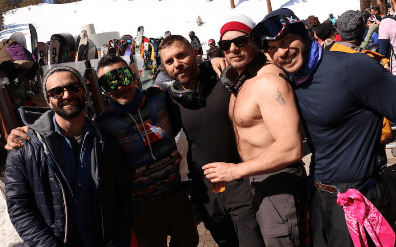 Mammoth Gay Ski Week 2026: sci, feste e dj set per la settimana bianca LGBTQ+ nella Sierra Nevada - settimana bianca - Gay.it