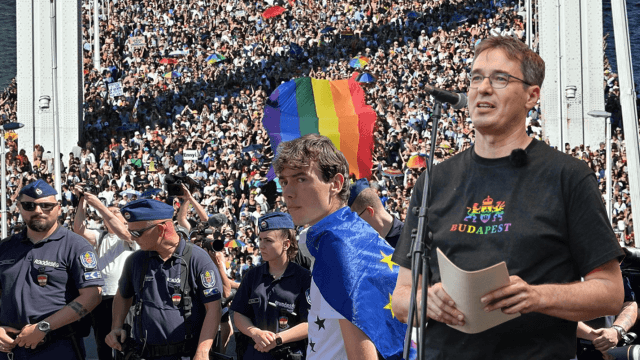 Svolta per il Budapest Pride, sospeso il processo al sindaco Karácsony, parola alla Corte Costituzionale: 90 giorni per decidere tutto - svolta budapest pride processo sindaco karacsony sospeso corte costituzionale - Gay.it