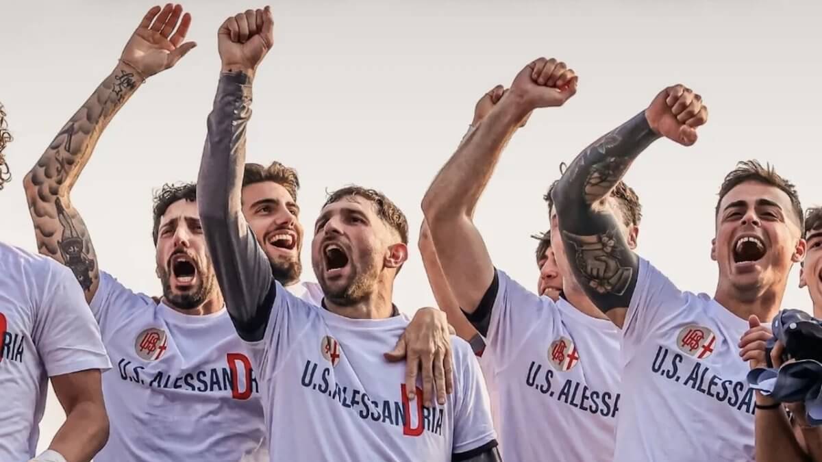 Alessandria in campo con la patch rainbow sulla maglia per supportare il Pride del 30 maggio