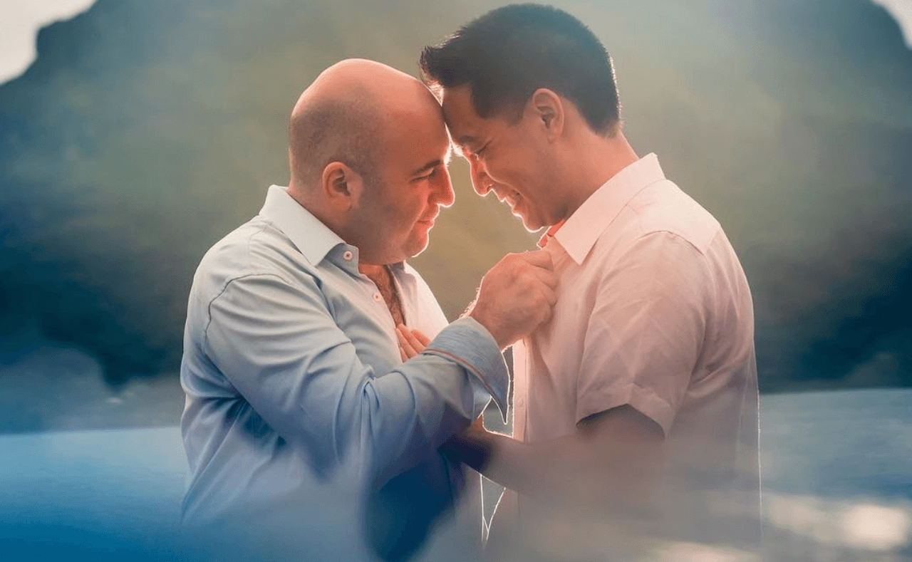Grindr e i legami con il Partito Repubblicano - George Arison CEO di Grindr e suo marito - Gay.it