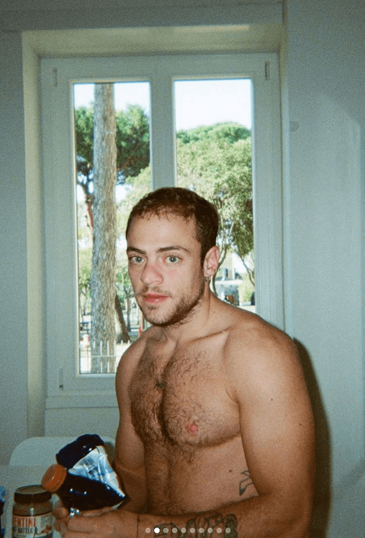 In Utero, Alessio Fiorenza è un giovane uomo trans nella nuova serie HBO Max con Sergio Castellitto - In Utero Alessio Fiorenza e un giovane uomo trans nella nuova serie HBO Max con Sergio Castellitto 3 - Gay.it