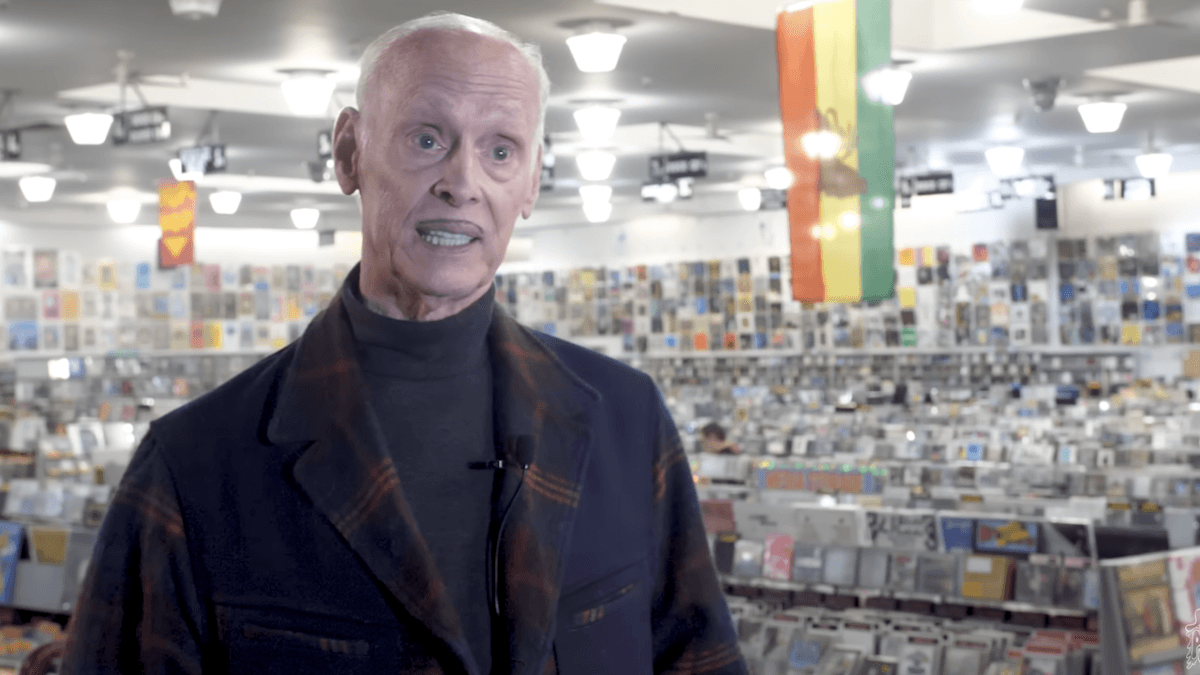 John Waters a ruota libera tra il film che non gli fanno fare e Trump: “Allo Studio 54 era un idiota con i capelli lunghi”