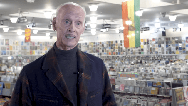 John Waters a ruota libera tra il film che non gli fanno fare e Trump: "Allo Studio 54 era un idiota con i capelli lunghi" - John Waters - Gay.it
