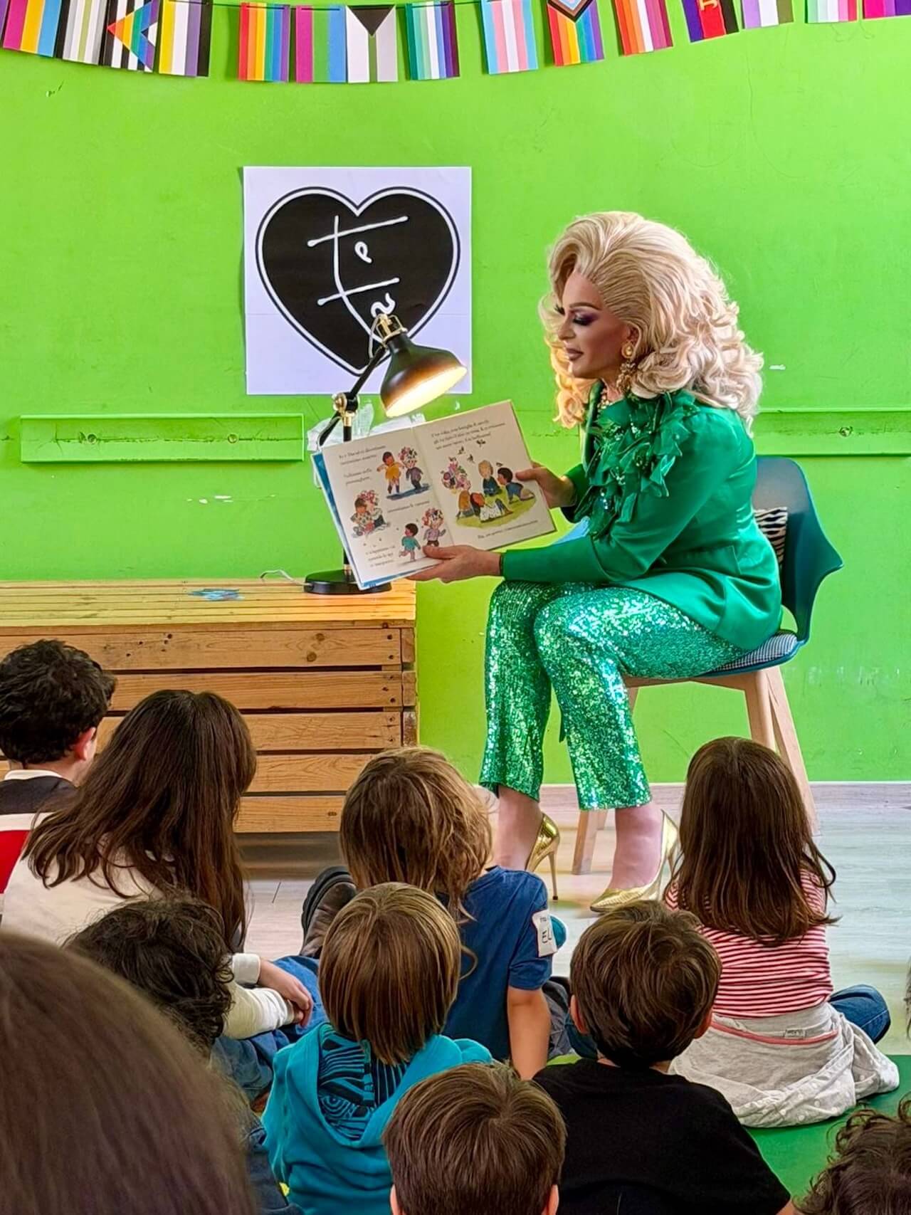 Priscilla legge fiabe ai bambini, con genitori felici e consenzienti: "Un esempio di rivoluzione quotidiana e di resistenza gentile" (INTERVISTA) - Le favole di Priscilla 4 - Gay.it