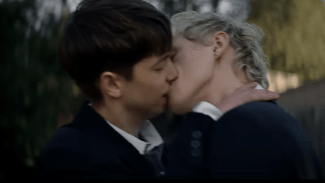 Leviticus, l'horror queer sulle terapie di conversione che promette di spaventare ed emozionare (TRAILER) - Leviticus bacio film - Gay.it