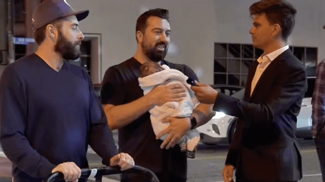 Padre gay prende a pugni un commentatore di destra dopo essere stato ingannato e indotto a rilasciare un'intervista omofoba (VIDEO) - Lintervista choc di Ryley Niemi ad Anthony e David Vulin - Gay.it
