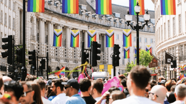 London Pride, licenziato il direttore: accusato di aver comprato profumi con le donazioni per i volontari - Londra Pride - Gay.it