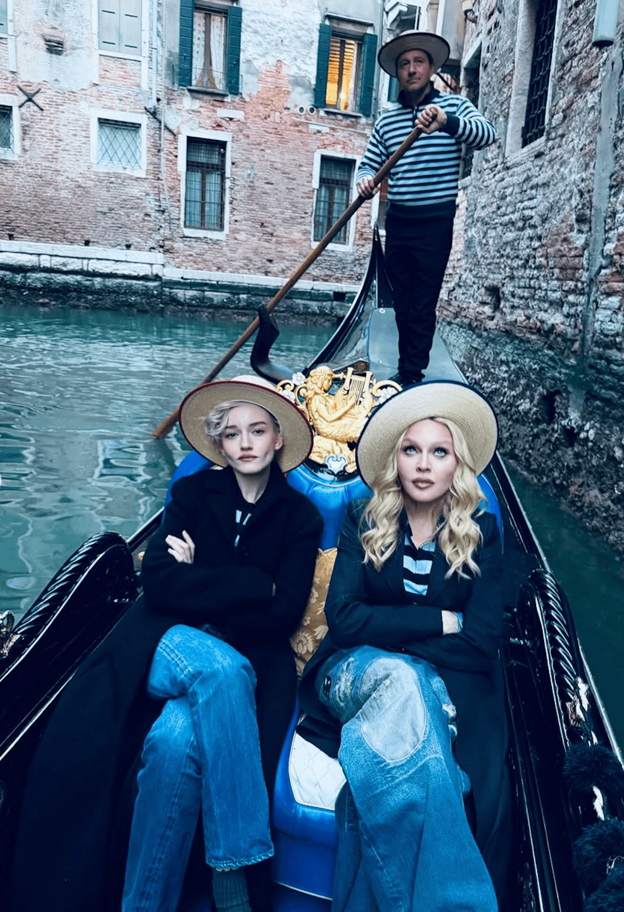 Madonna e Julia Garner a Venezia