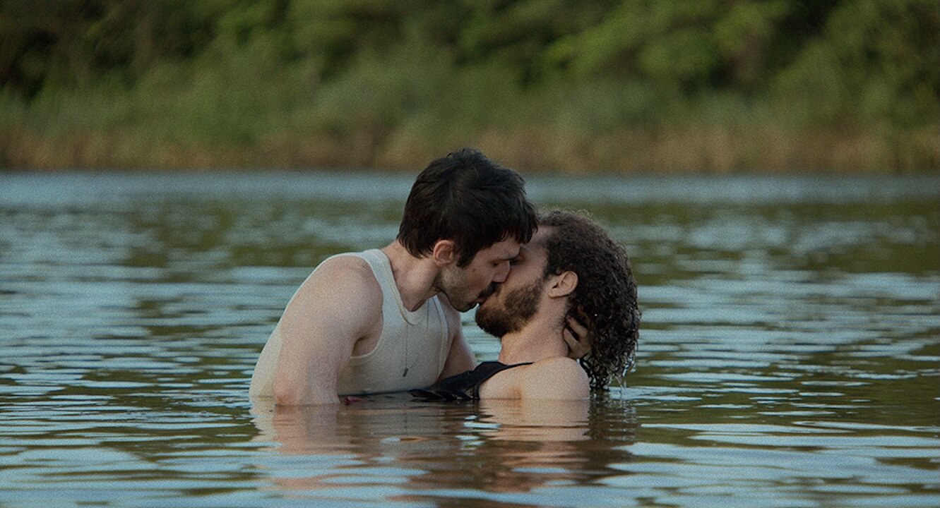 Lovers Film Festival 2026, tutti i film e gli ospiti del Festival LGBTQIA+ di Torino. Da Leo Gassman a Patrik Rásky del Budapest Pride - OFF Apenas coisas boas 03 - Gay.it