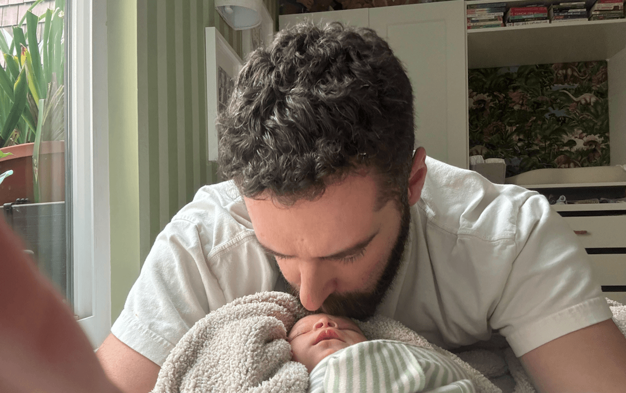 Padre gay prende a pugni un commentatore di destra dopo essere stato ingannato e indotto a rilasciare un'intervista omofoba (VIDEO) - Raccolta fondi per sostenere David Vulin - Gay.it