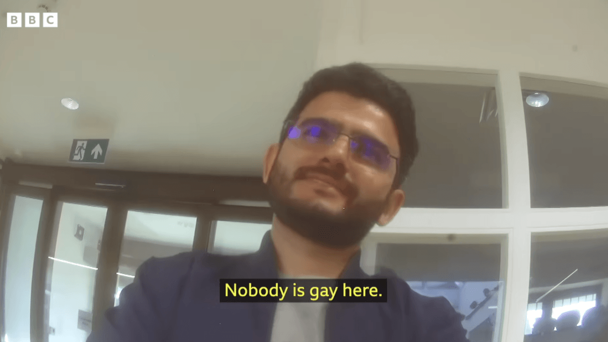 Regno Unito, inchiesta BBC smaschera consulenti legali che aiutano i migranti a fingersi gay per ottenere asilo (VIDEO)