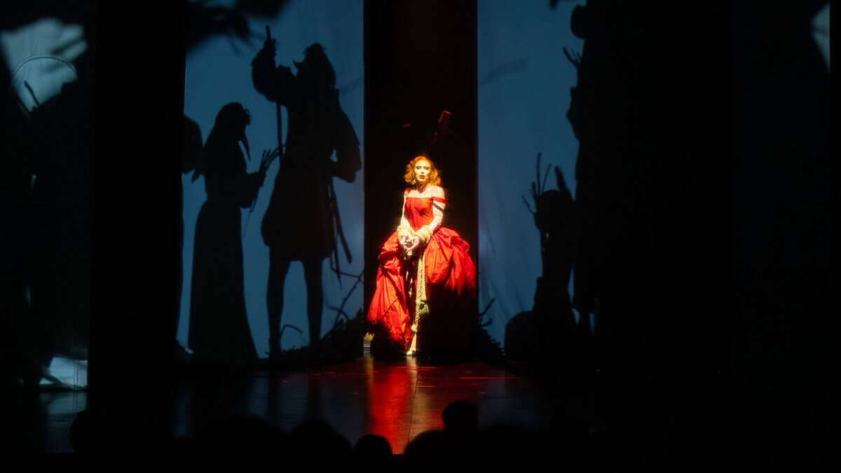 Sasha Velour: la regina che ha fatto piovere petali di rosa arriva a Milano - SV Travesty WashingtonPostSelects 053 1 - Gay.it