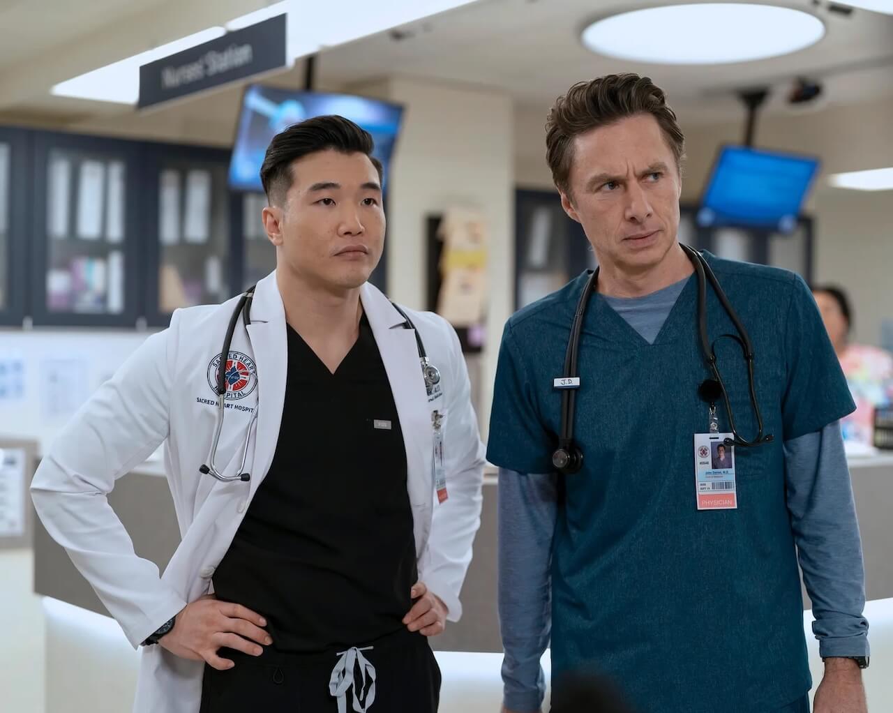 Joel Kim Booster e il suo matrimonio non monogamo: "Il sesso che faccio al di fuori della mia relazione è a scopo ricreativo" - Scrubs il reboot - Gay.it
