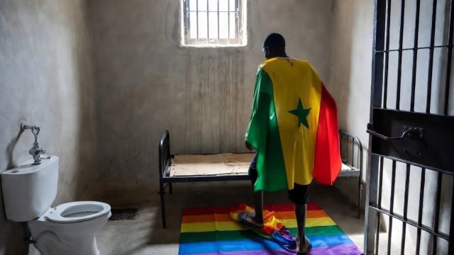 Senegal, sei anni di carcere a 24enne gay per "atti contro natura e indecenza pubblica" - Senegal arrestato gay 24enne - Gay.it