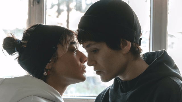 L'Iran non è quello che pensi: il suo compagno trans Azad è sparito, ma Nora non si arrende - between dreams and hope lovers torino film trans iran - Gay.it
