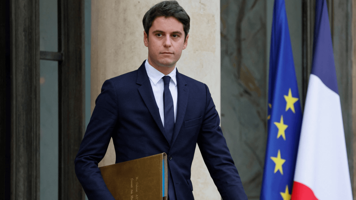 “Un torrente di omofobia”: Gabriel Attal pubblica gli insulti ricevuti dopo aver parlato della sua omosessualità