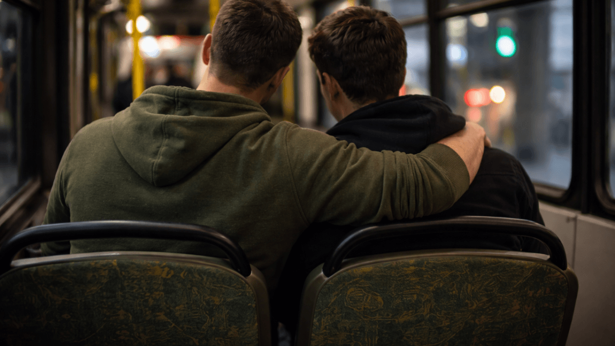 Genova, sesso orale tra due uomini sul bus e autista aggredita: 25enne denunciato, “situazione insostenibile”