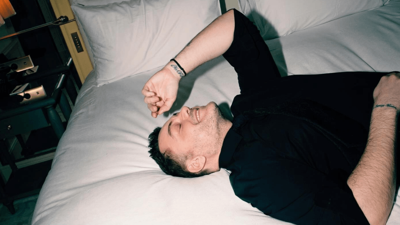 Tiziano Ferro, il retroscena sul coming out: “Mi chiedevano di mentire e mettere donne nei testi”