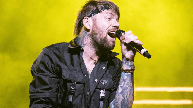 Caleb Shomo dei Beartooth fa coming out