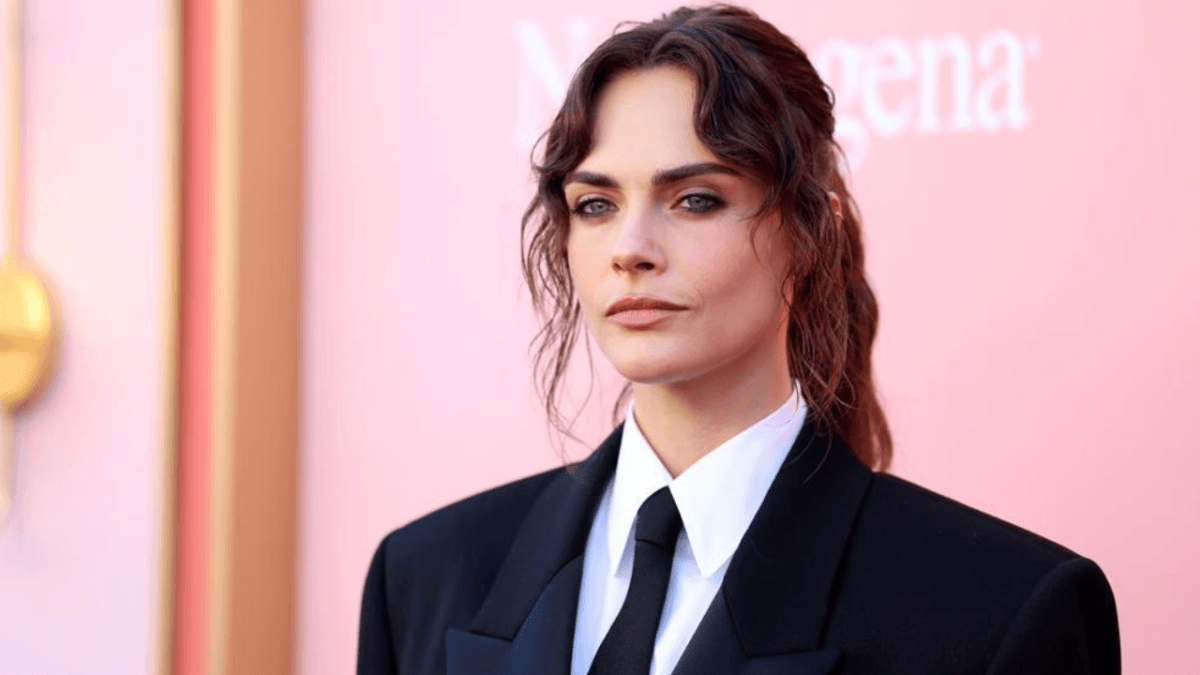 Cara Delevingne si confessa al concerto di Rosalía: “Sono lesbica e avevo un debole per le donne etero” – VIDEO