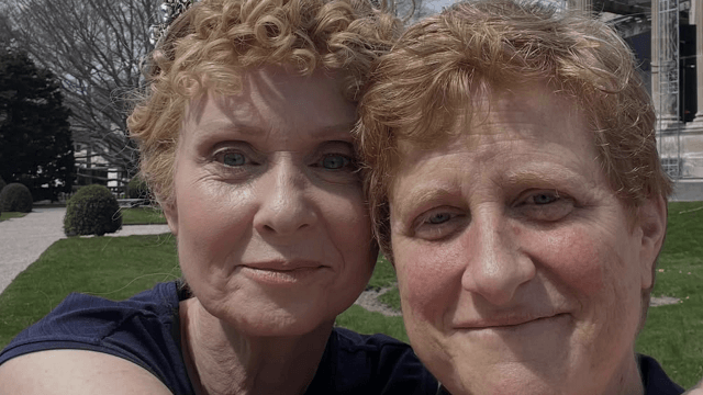 Cynthia Nixon e i 22 anni con Christine: "Innamorarmene, la cosa migliore che abbia mai fatto" - Cynthia Nixon e i 22 anni damore con Christine Marinoni - Gay.it