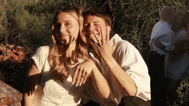 L'atleta trans e non binariə Nikki Hiltz sposa Emma Gee: "L'amore queer è così magico" (VIDEO) - Nikki Hiltz sposa Emma Gee - Gay.it