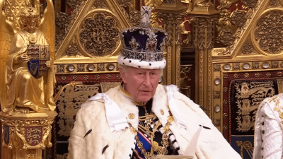 Da Elisabetta II a Carlo III, il governo britannico promette per la 5a volta in 8 anni il divieto alle teorie riparative (VIDEO)