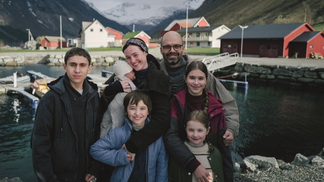 Cannes 2026, Palma d'Oro a Fjord di Cristian Mungiu. Premiati i registi di La Bola Negra e gli attori di Coward - fjord - Gay.it