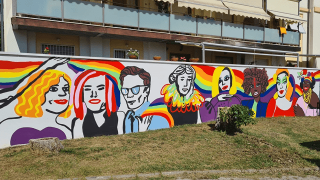 Così Livorno risponde all'atto vandalico contro il Queer Wall - queer wall - Gay.it