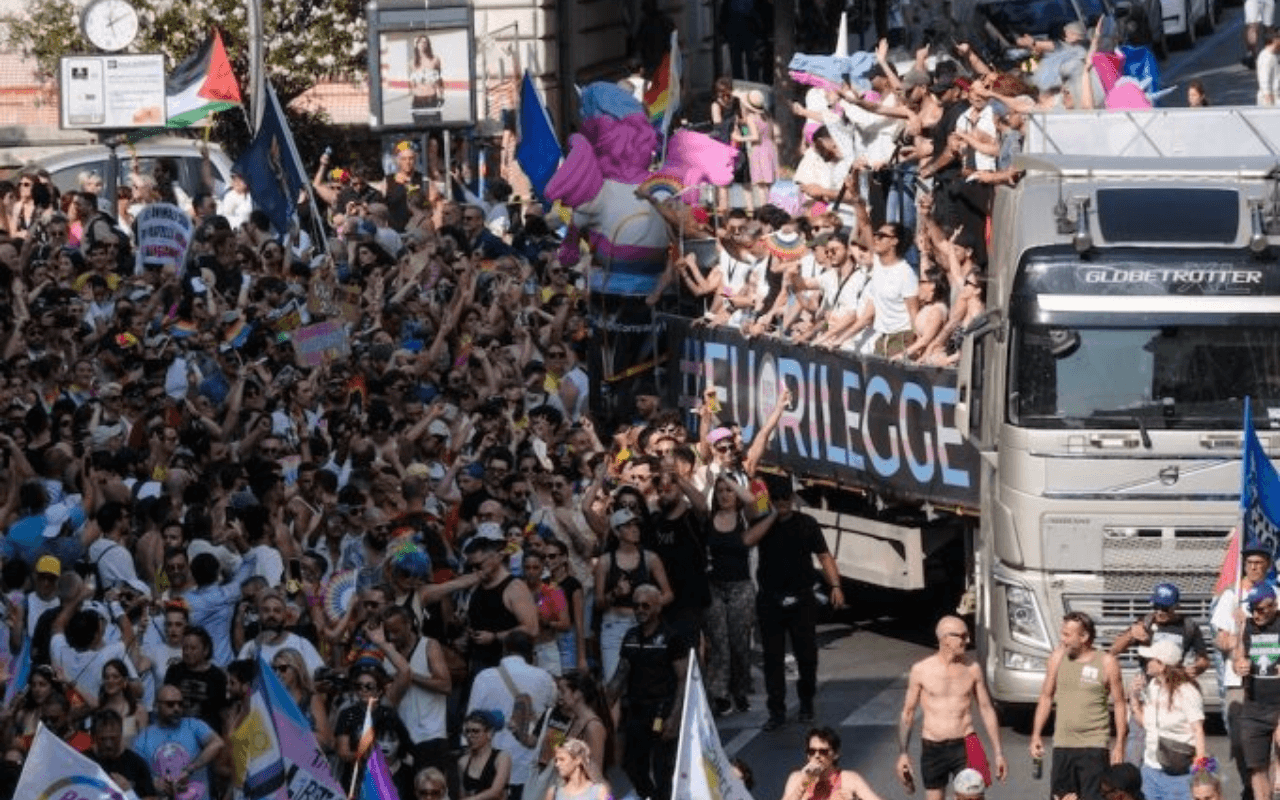 Infinity Pride 2026, il percorso collettivo che interroga il Roma Pride: “Il 20 giugno ci saremo, il Pride non ha Partita IVA” - roma pride - Gay.it